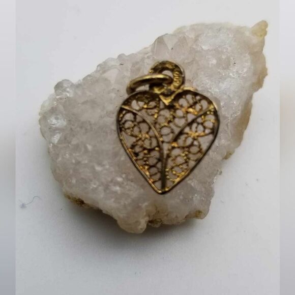 Gold tone lattice heart necklace pendant - Picture 2 of 2